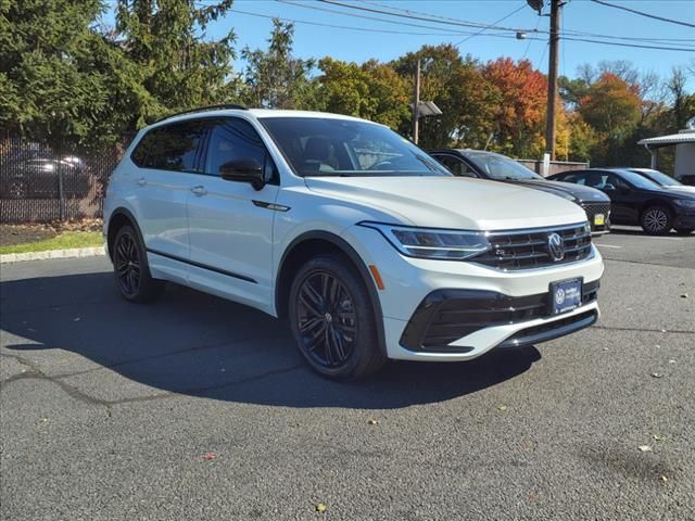 2022 Volkswagen Tiguan SE R-Line Black