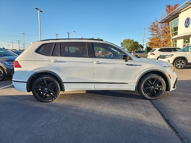 2022 Volkswagen Tiguan SE R-Line Black