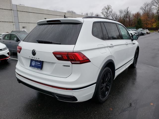 2022 Volkswagen Tiguan SE R-Line Black