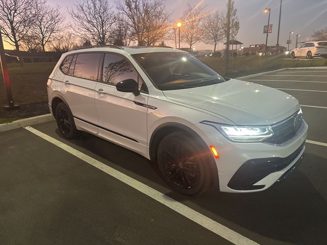 2022 Volkswagen Tiguan SE R-Line Black