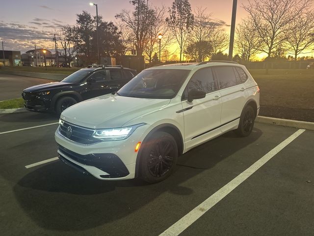 2022 Volkswagen Tiguan SE R-Line Black