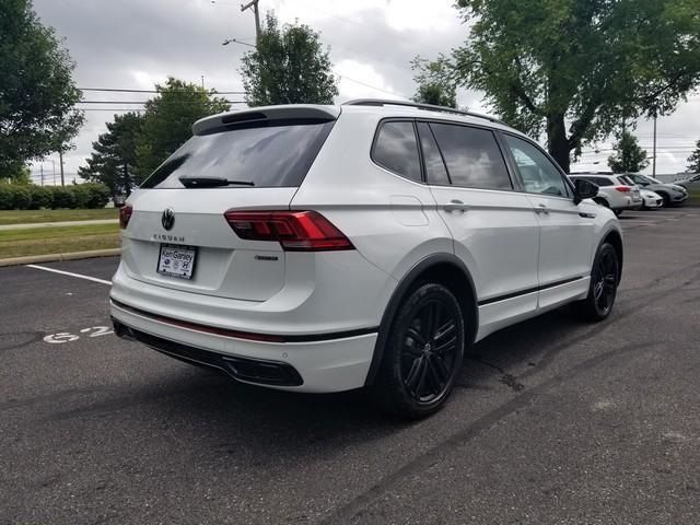 2022 Volkswagen Tiguan SE R-Line Black