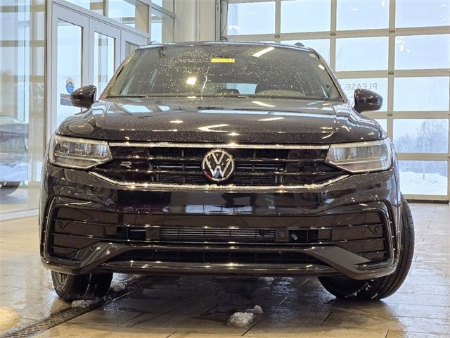 2022 Volkswagen Tiguan SE R-Line Black