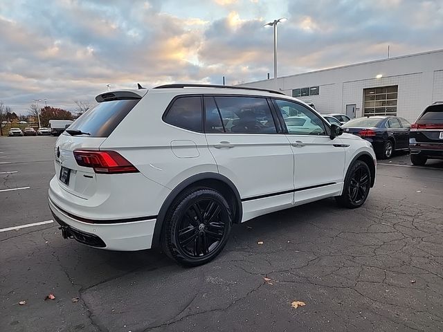 2022 Volkswagen Tiguan SE R-Line Black