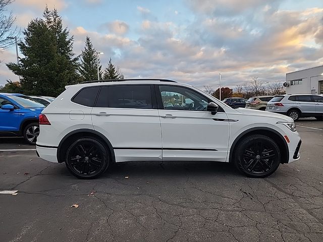 2022 Volkswagen Tiguan SE R-Line Black