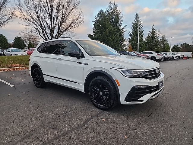 2022 Volkswagen Tiguan SE R-Line Black