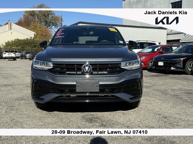 2022 Volkswagen Tiguan SE R-Line Black