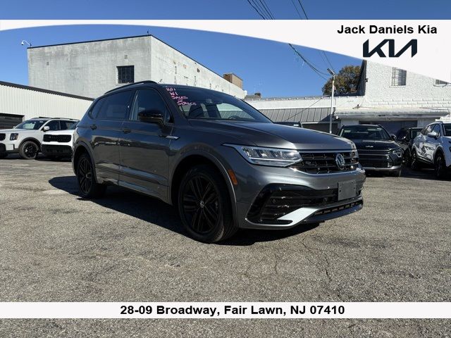 2022 Volkswagen Tiguan SE R-Line Black