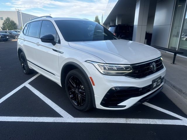 2022 Volkswagen Tiguan SE R-Line Black