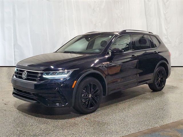 2022 Volkswagen Tiguan SE R-Line Black