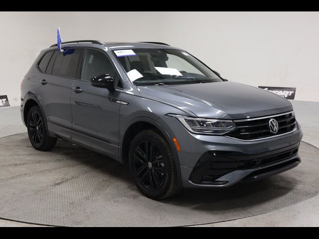 2022 Volkswagen Tiguan SE R-Line Black