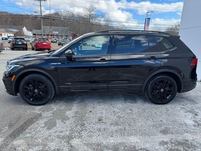 2022 Volkswagen Tiguan SE R-Line Black