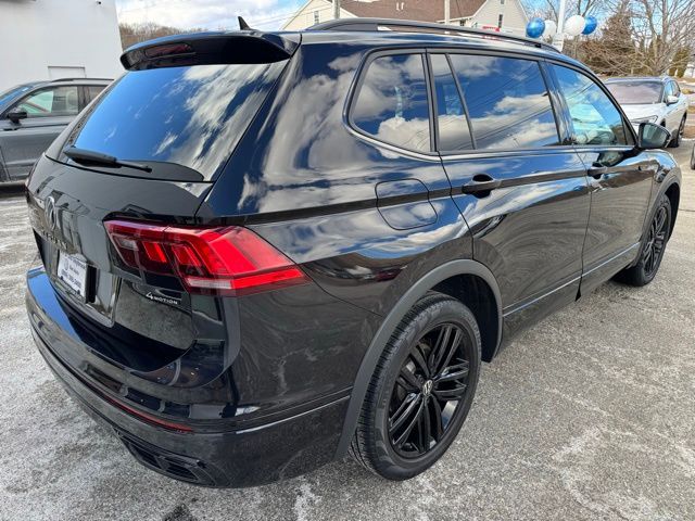 2022 Volkswagen Tiguan SE R-Line Black