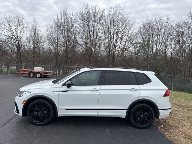 2022 Volkswagen Tiguan SE R-Line Black