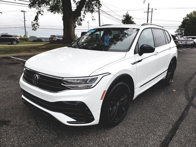 2022 Volkswagen Tiguan SE R-Line Black