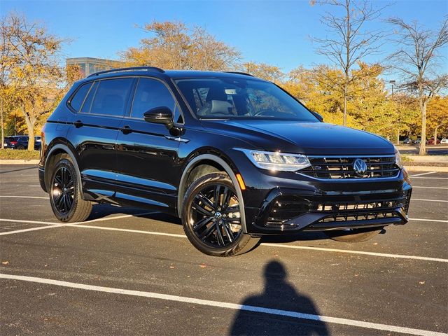 2022 Volkswagen Tiguan SE R-Line Black