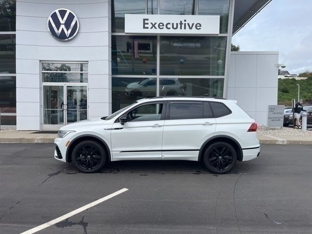 2022 Volkswagen Tiguan SE R-Line Black