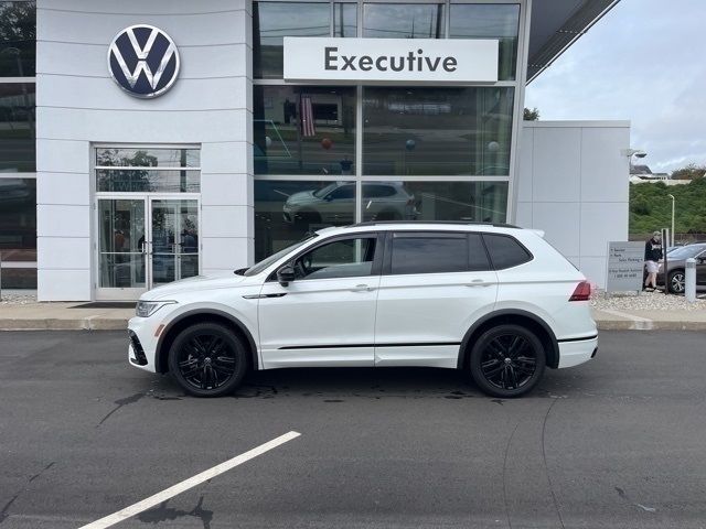 2022 Volkswagen Tiguan SE R-Line Black