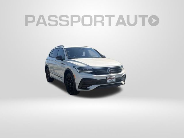 2022 Volkswagen Tiguan SE R-Line Black