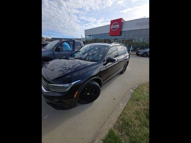 2022 Volkswagen Tiguan SE R-Line Black