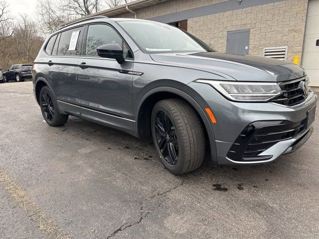 2022 Volkswagen Tiguan SE R-Line Black