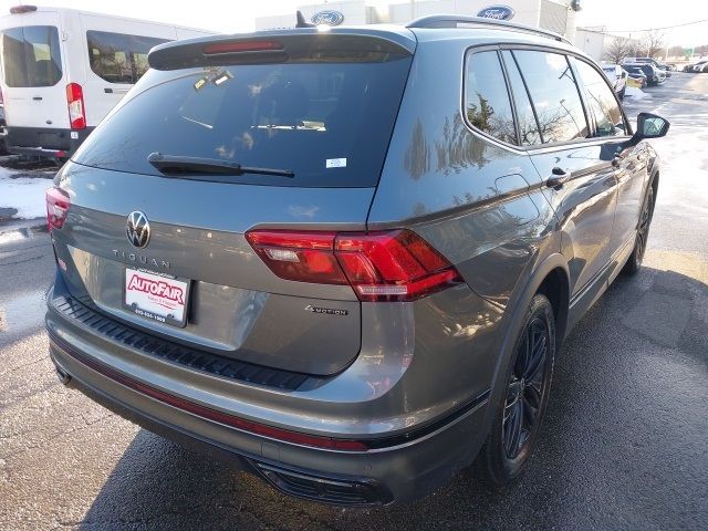 2022 Volkswagen Tiguan SE R-Line Black