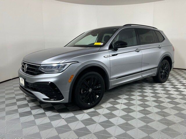 2022 Volkswagen Tiguan SE R-Line Black