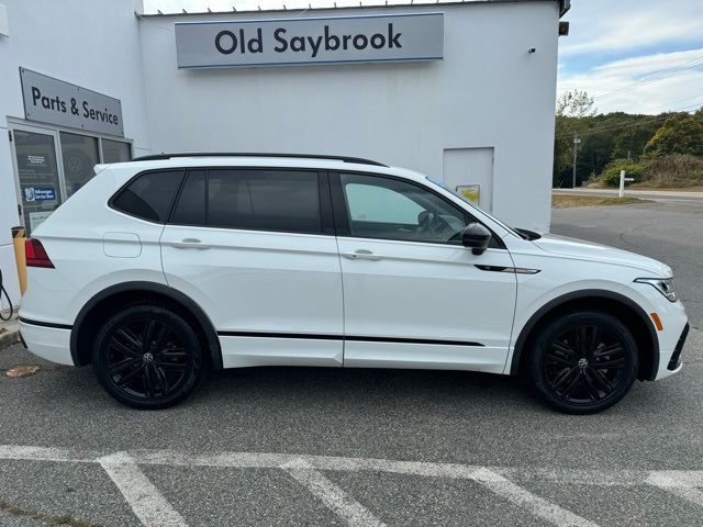 2022 Volkswagen Tiguan SE R-Line Black