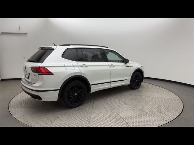 2022 Volkswagen Tiguan SE R-Line Black