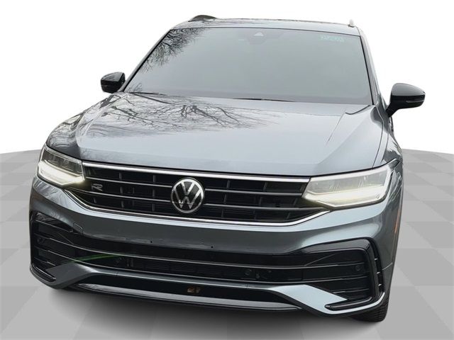 2022 Volkswagen Tiguan SE R-Line Black