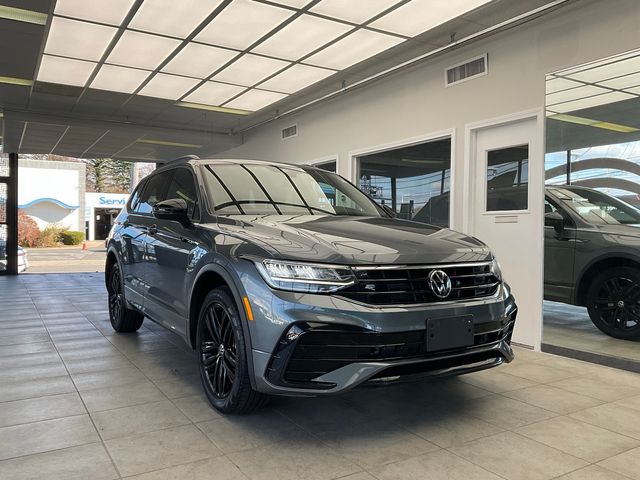 2022 Volkswagen Tiguan SE R-Line Black