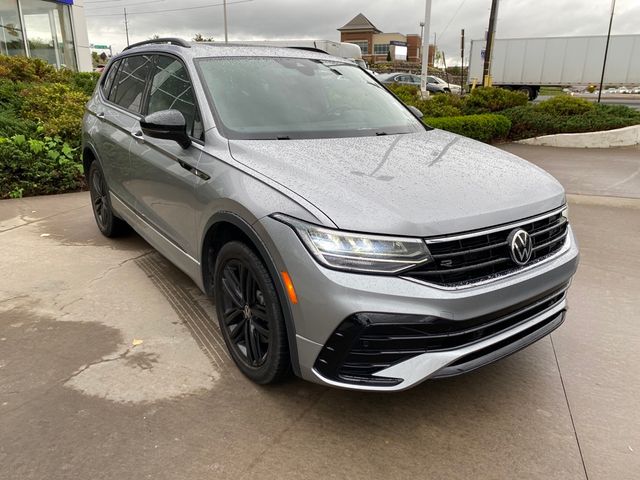 2022 Volkswagen Tiguan SE R-Line Black