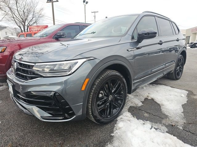 2022 Volkswagen Tiguan SE R-Line Black