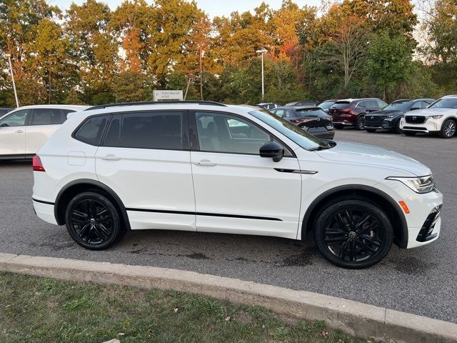 2022 Volkswagen Tiguan SE R-Line Black