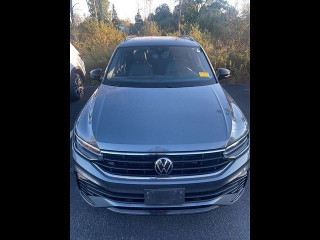 2022 Volkswagen Tiguan SE R-Line Black