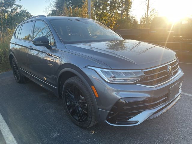 2022 Volkswagen Tiguan SE R-Line Black