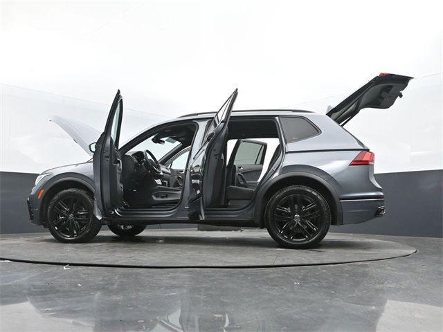 2022 Volkswagen Tiguan SE R-Line Black