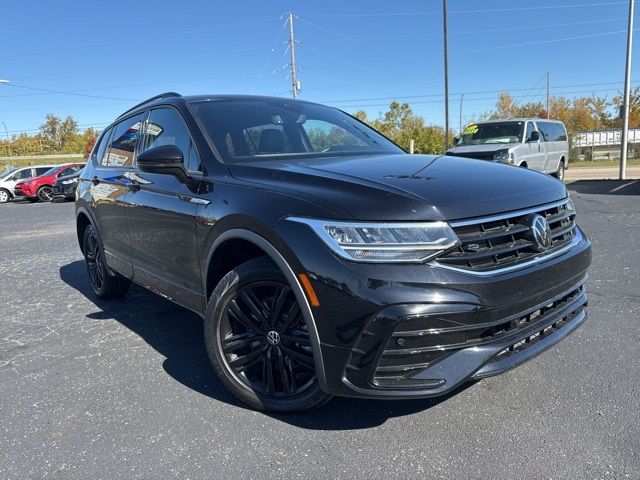 2022 Volkswagen Tiguan SE R-Line Black