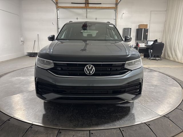 2022 Volkswagen Tiguan SE R-Line Black