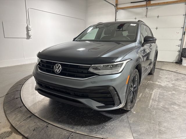 2022 Volkswagen Tiguan SE R-Line Black