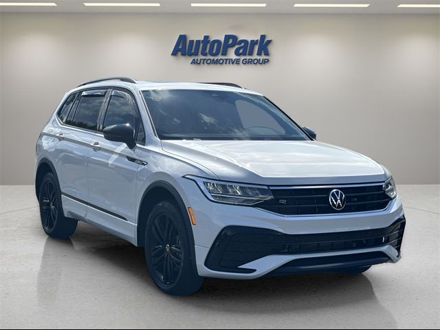 2022 Volkswagen Tiguan SE R-Line Black