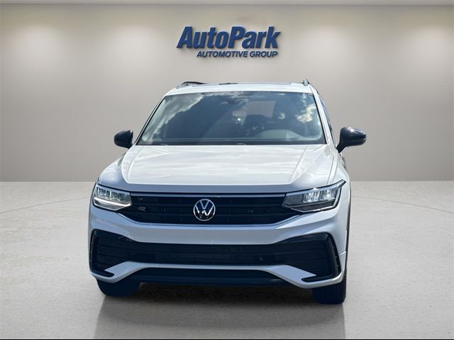 2022 Volkswagen Tiguan SE R-Line Black