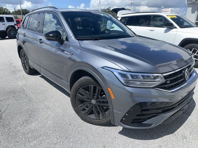 2022 Volkswagen Tiguan SE R-Line Black