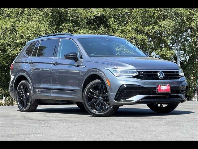 2022 Volkswagen Tiguan SE R-Line Black