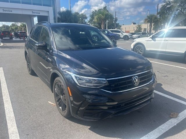 2022 Volkswagen Tiguan SE R-Line Black