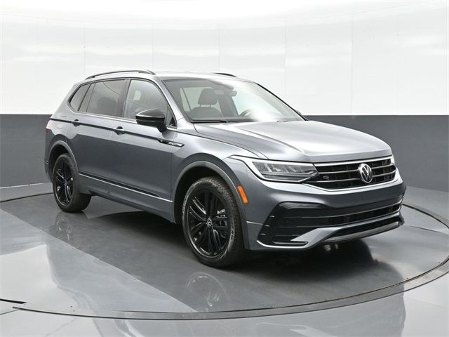 2022 Volkswagen Tiguan SE R-Line Black