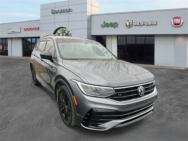 2022 Volkswagen Tiguan SE R-Line Black