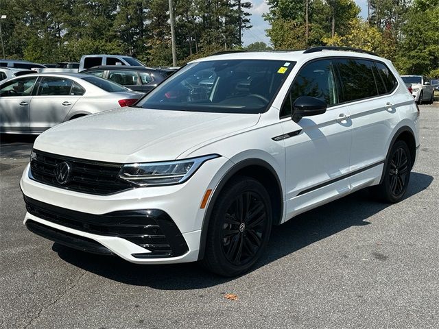 2022 Volkswagen Tiguan SE R-Line Black