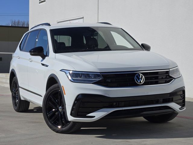 2022 Volkswagen Tiguan SE R-Line Black