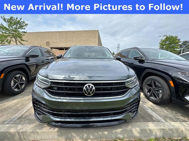 2022 Volkswagen Tiguan SE R-Line Black
